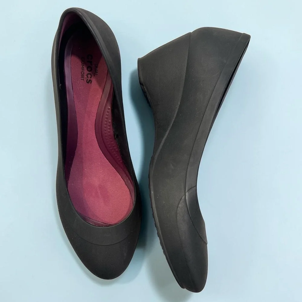 Crocs Dual Comfort Black Wedge Pumps Size 7 Lightweight Cushioned Comfort